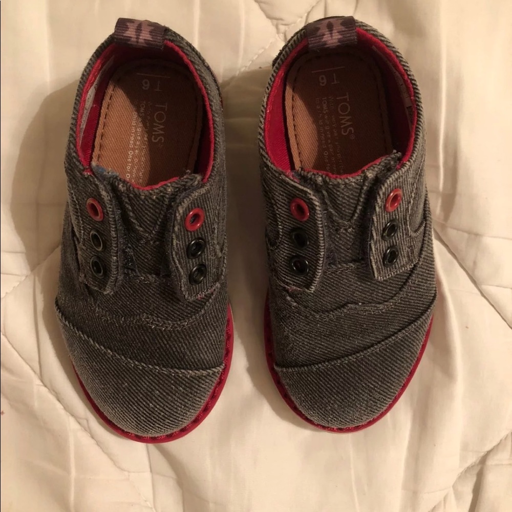 Toms - Picture 2 of 3